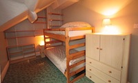 Twin bunk bedroom